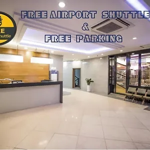 Airport Zeumes ホテル